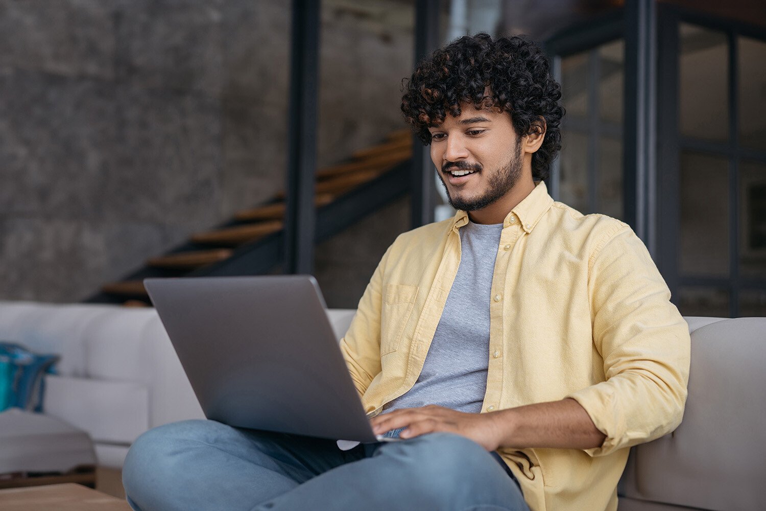 Met de nieuwe AI-gedreven HR Virtual Assistant, afgestemd op jouw specifieke organisatie, zorg je ervoor dat medewerkers altijd 24/7 toegang hebben tot de HR-informatie die ze nodig hebben.